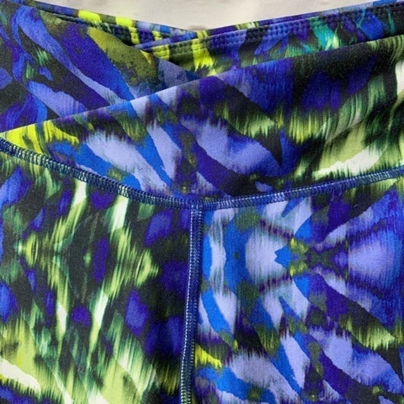 EUC Fabletics Winn Printed Power Hold Leggings - Picture 3 of 5